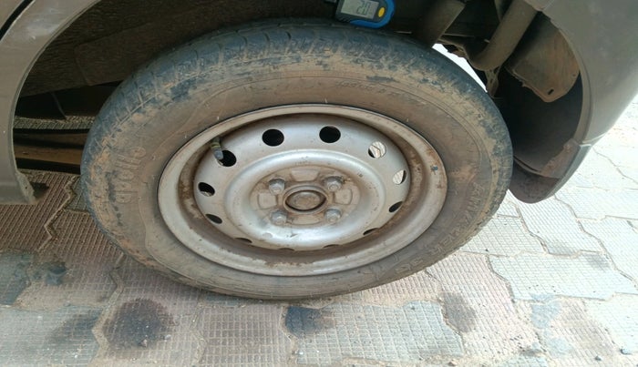 2011 Maruti Wagon R 1.0 LXI, Petrol, Manual, 81,594 km, tyre