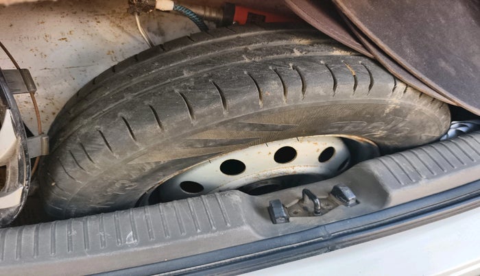 2013 Hyundai i10 MAGNA 1.1, Petrol, Manual, 1,28,890 km, tyre