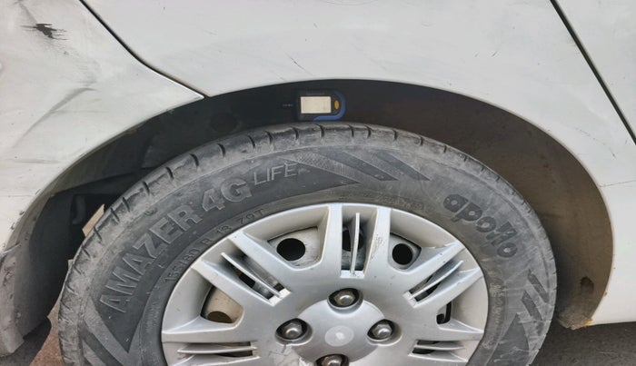 2013 Hyundai i10 MAGNA 1.1, Petrol, Manual, 1,28,890 km, tyre