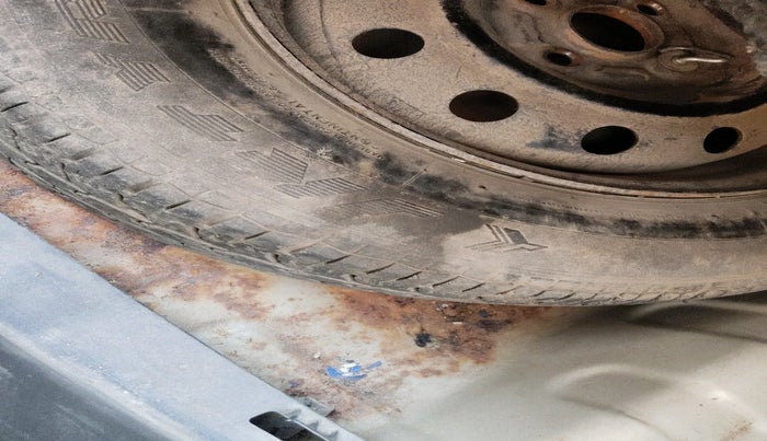 2011 Maruti Swift Dzire VXI, Petrol, Manual, 52,845 km, tyre