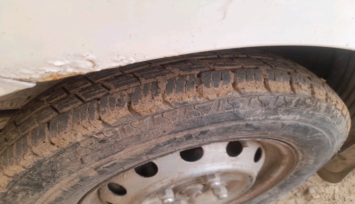 2013 Hyundai Eon ERA +, Petrol, Manual, 52,992 km, tyre