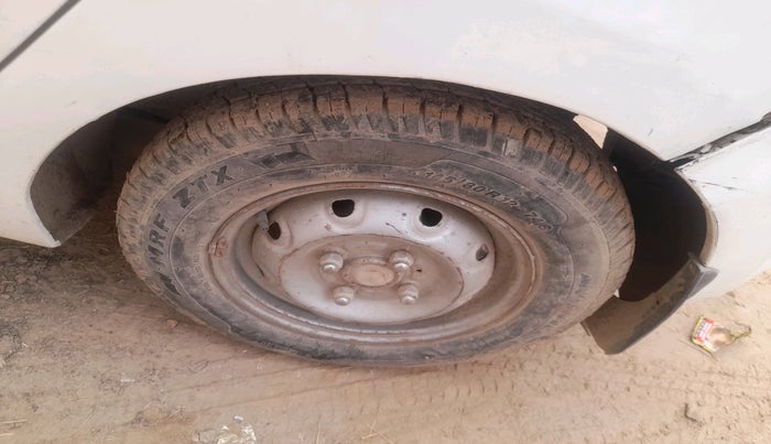 2013 Hyundai Eon ERA +, Petrol, Manual, 52,992 km, tyre