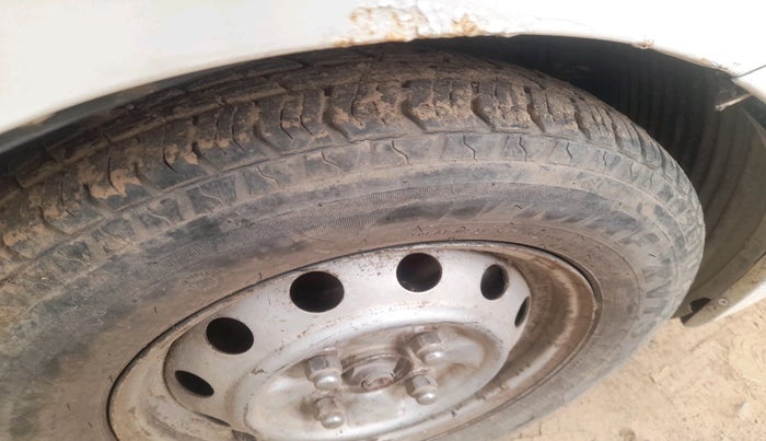 2013 Hyundai Eon ERA +, Petrol, Manual, 52,992 km, tyre