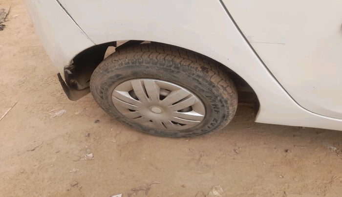 2013 Hyundai Eon ERA +, Petrol, Manual, 52,992 km, tyre