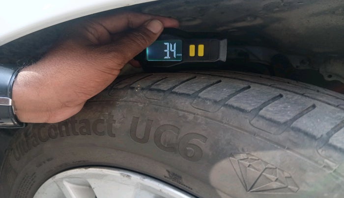 2020 Toyota Innova Crysta 2.4 VX 8 STR, Diesel, Manual, 2,06,820 km, tyre