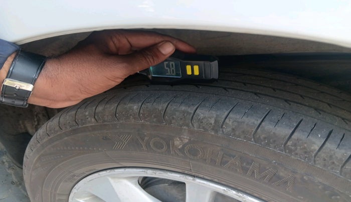 2020 Toyota Innova Crysta 2.4 VX 8 STR, Diesel, Manual, 2,06,820 km, tyre