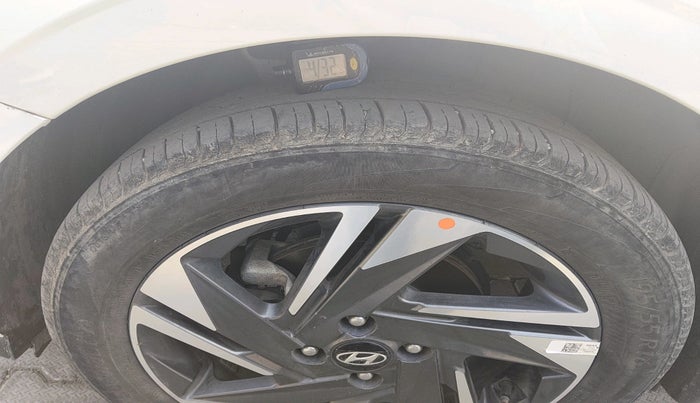 2022 Hyundai NEW I20 ASTA 1.2 MT, Petrol, Manual, 49,386 km, tyre