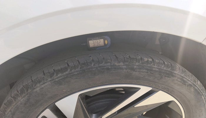 2022 Hyundai NEW I20 ASTA 1.2 MT, Petrol, Manual, 49,386 km, tyre