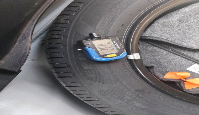 2022 Hyundai NEW I20 ASTA 1.2 MT, Petrol, Manual, 49,386 km, tyre