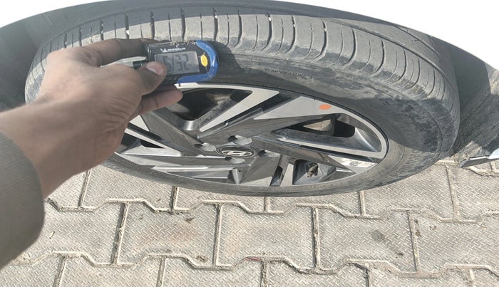 2022 Hyundai NEW I20 ASTA 1.2 MT, Petrol, Manual, 49,386 km, tyre