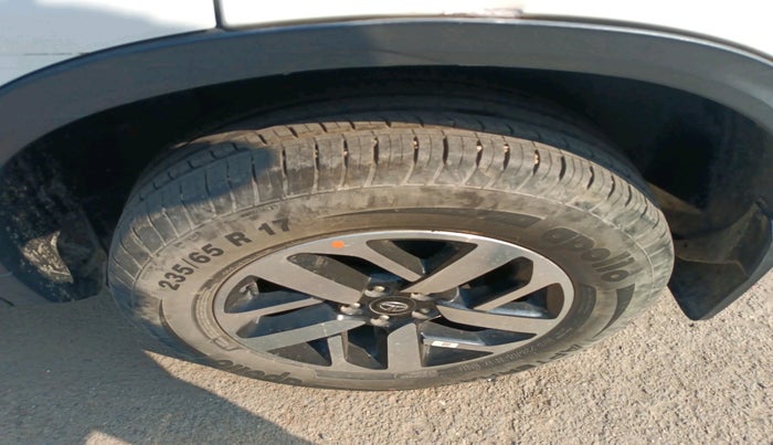 2021 Tata Harrier XZA PLUS 2.0L DUAL TONE, Diesel, Automatic, 10,994 km, tyre