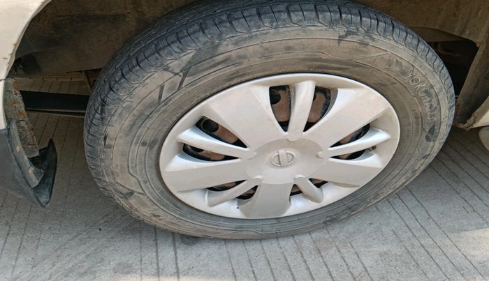 2013 Nissan Evalia XE, Diesel, Manual, 2,04,956 km, tyre