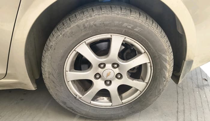 2010 Chevrolet Cruze LTZ, Diesel, Manual, 1,26,807 km, tyre