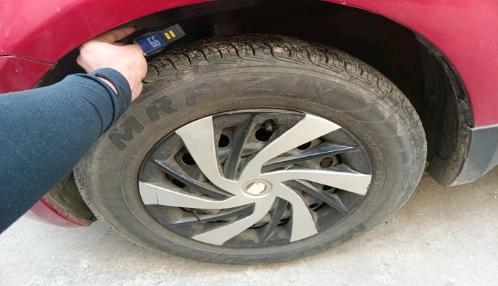 2013 Maruti Swift VXI, Petrol, Manual, 76,114 km, tyre