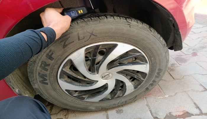 2013 Maruti Swift VXI, Petrol, Manual, 76,114 km, tyre