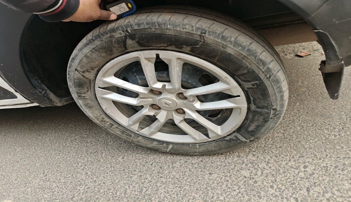 2022 Renault TRIBER RXT, Petrol, Manual, 76,145 km, tyre