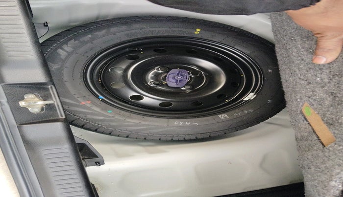 2022 Maruti Swift VXI AMT, Petrol, Automatic, 38,566 km, tyre