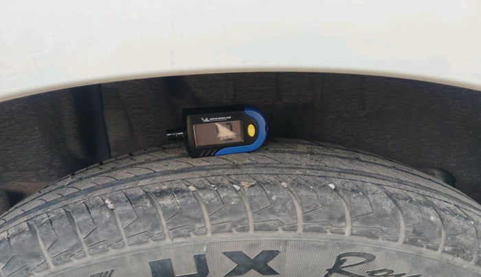 2022 Maruti Swift VXI AMT, Petrol, Automatic, 38,566 km, tyre