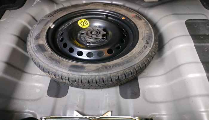 2017 Hyundai Xcent SX 1.2 (O), Petrol, Manual, 77,130 km, tyre