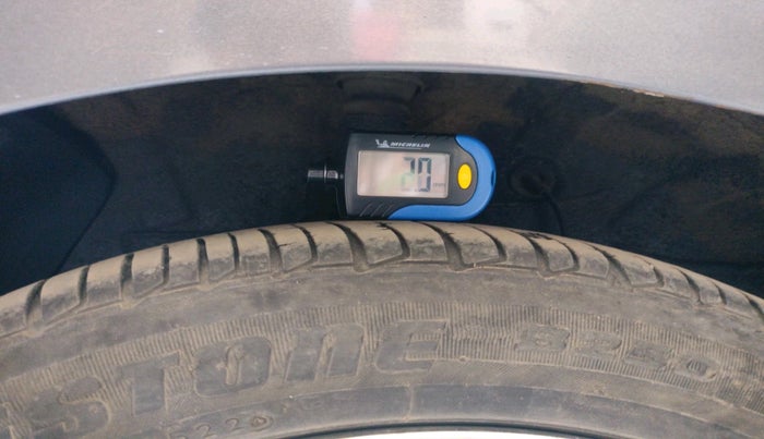 2017 Hyundai Xcent SX 1.2 (O), Petrol, Manual, 77,130 km, tyre