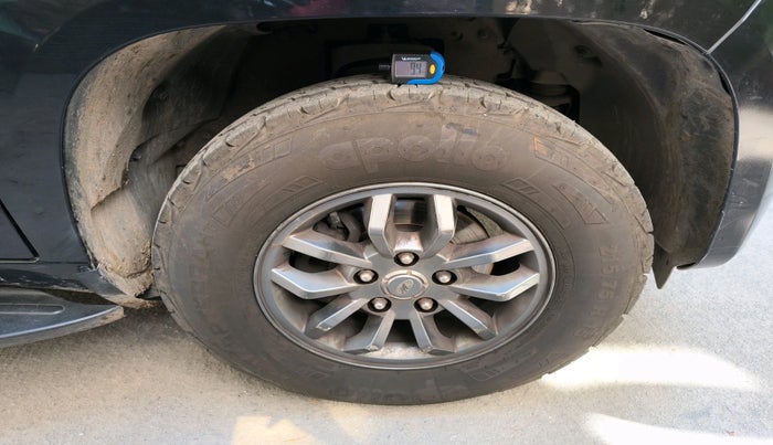 2018 Mahindra TUV300 T10, Diesel, Manual, 76,801 km, tyre