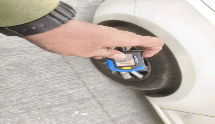 2015 Skoda Octavia ELEGANCE 2.0 TDI AT, Diesel, Automatic, 1,28,725 km, tyre