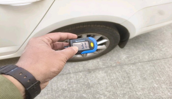 2015 Skoda Octavia ELEGANCE 2.0 TDI AT, Diesel, Automatic, 1,28,725 km, tyre