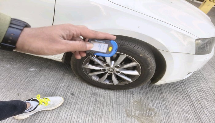 2015 Skoda Octavia ELEGANCE 2.0 TDI AT, Diesel, Automatic, 1,28,725 km, tyre