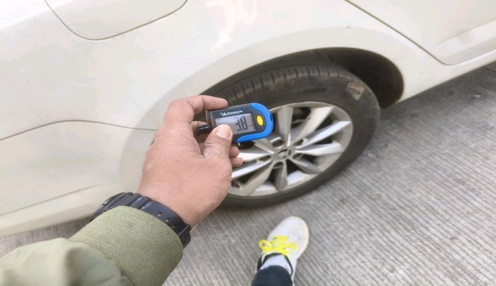 2015 Skoda Octavia ELEGANCE 2.0 TDI AT, Diesel, Automatic, 1,28,725 km, tyre