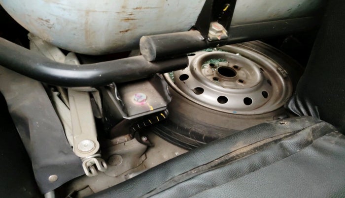 2016 Maruti Wagon R 1.0 LXI CNG, Petrol, Manual, 80,836 km, tyre