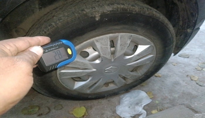 2017 Maruti Swift LXI (O), Petrol, Manual, 49,975 km, tyre