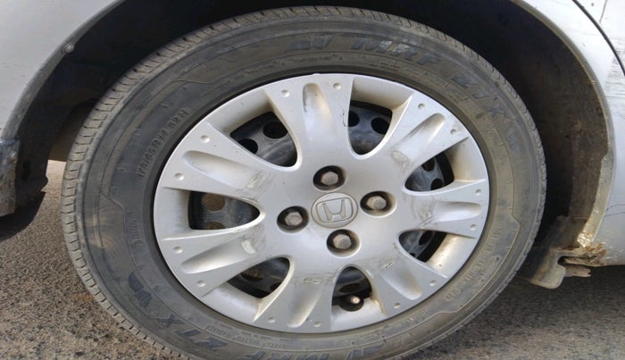 2015 Honda Amaze 1.2L I-VTEC S, Petrol, Manual, 1,29,685 km, tyre