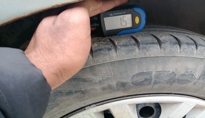 2017 Maruti Dzire VXI, Petrol, Manual, 81,263 km, tyre