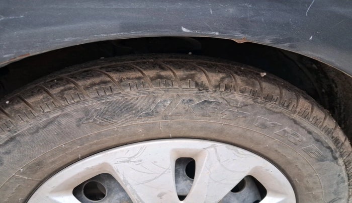 2010 Hyundai i10 MAGNA 1.1, Petrol, Manual, 2,46,879 km, tyre