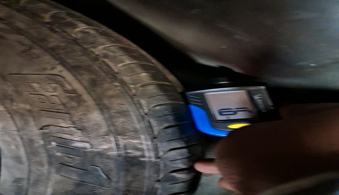 2010 Hyundai i10 MAGNA 1.1, Petrol, Manual, 2,46,879 km, tyre