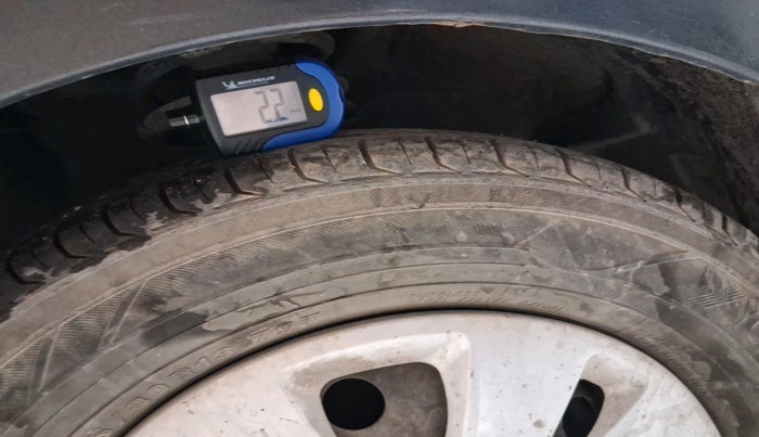 2010 Hyundai i10 MAGNA 1.1, Petrol, Manual, 2,46,879 km, tyre