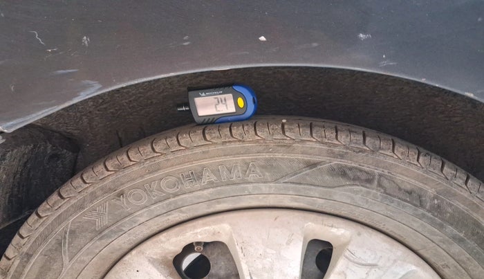 2010 Hyundai i10 MAGNA 1.1, Petrol, Manual, 2,46,879 km, tyre