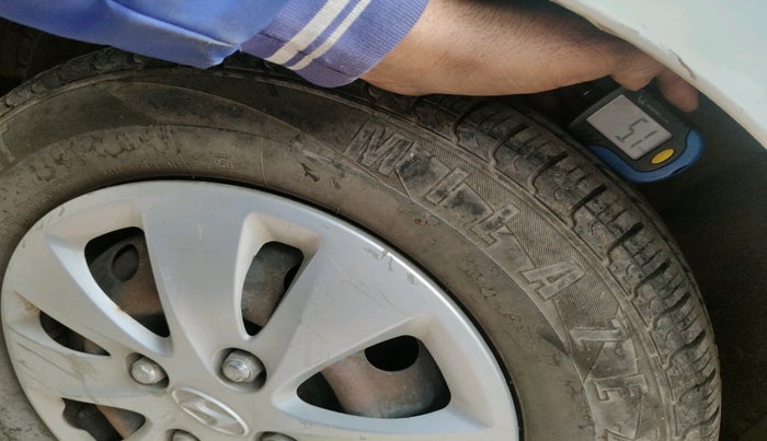 2011 Hyundai i10 SPORTZ 1.2, Petrol, Manual, 1,19,096 km, tyre