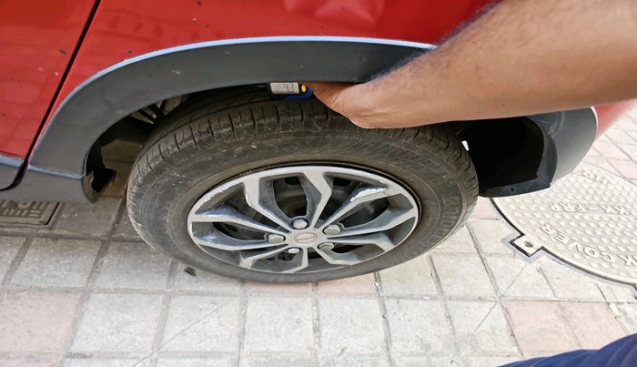 2016 Mahindra Kuv100 K6 6 STR, Petrol, Manual, 57,149 km, tyre