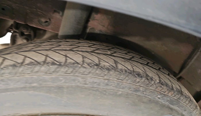 2016 Mahindra Kuv100 K6 6 STR, Petrol, Manual, 57,149 km, tyre