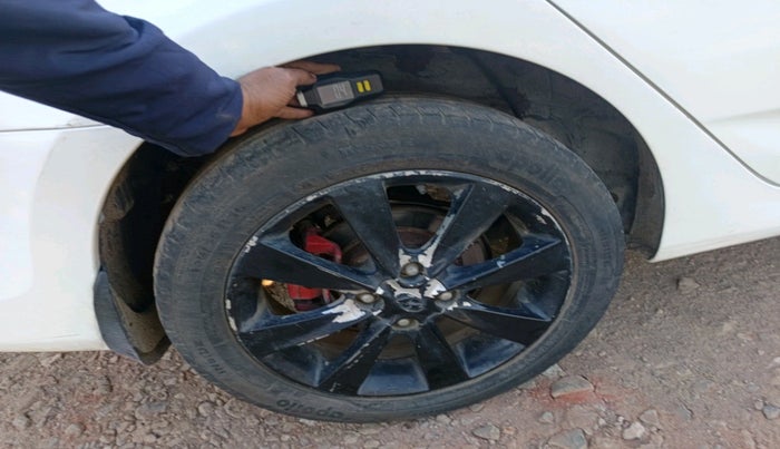 2013 Hyundai Verna FLUIDIC 1.6 CRDI SX, Diesel, Manual, 99,999 km, tyre