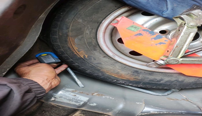 2013 Hyundai i10 ERA 1.1, Petrol, Manual, 1,16,355 km, tyre