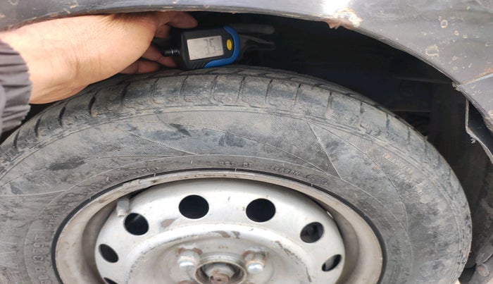 2013 Hyundai i10 ERA 1.1, Petrol, Manual, 1,16,355 km, tyre