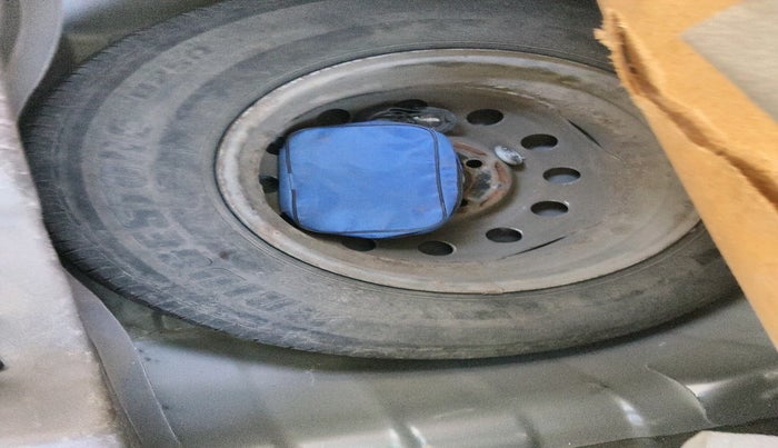 2013 Hyundai i10 ERA 1.1, Petrol, Manual, 33,876 km, tyre