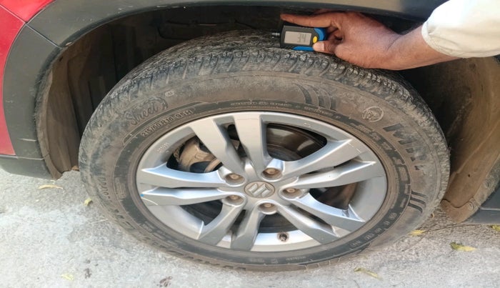 2017 Maruti Vitara Brezza ZDI, Diesel, Manual, 2,12,647 km, tyre