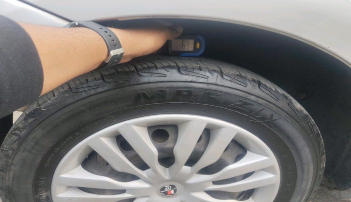 2015 Toyota Etios Liva G, Petrol, Manual, 94,779 km, tyre