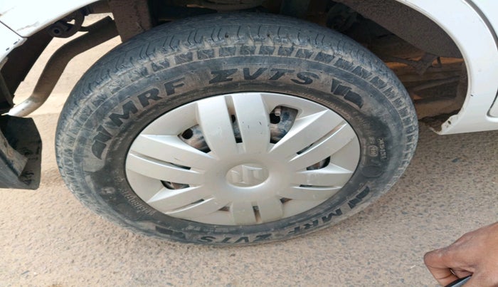 2013 Maruti Alto 800 LXI, Petrol, Manual, 82,766 km, tyre