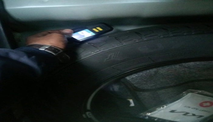 2025 KIA SYROS HTK (O) 1.0 Turbo 6MT, Petrol, Manual, 9,151 km, tyre