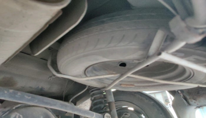 2015 Maruti Eeco 5 STR WITH A/C+HTR, Petrol, Manual, 1,06,366 km, tyre