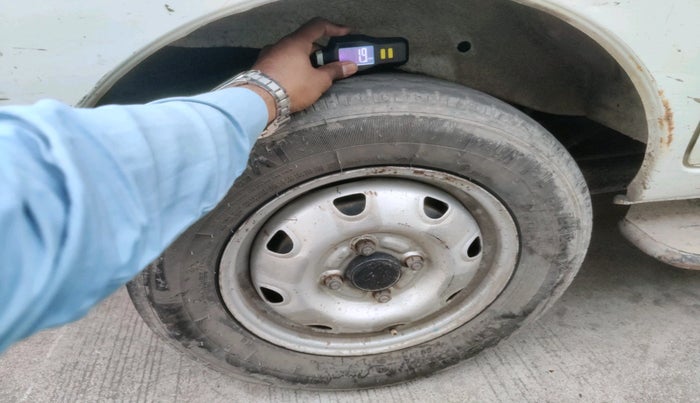 2015 Maruti Eeco 5 STR WITH A/C+HTR, Petrol, Manual, 1,06,366 km, tyre